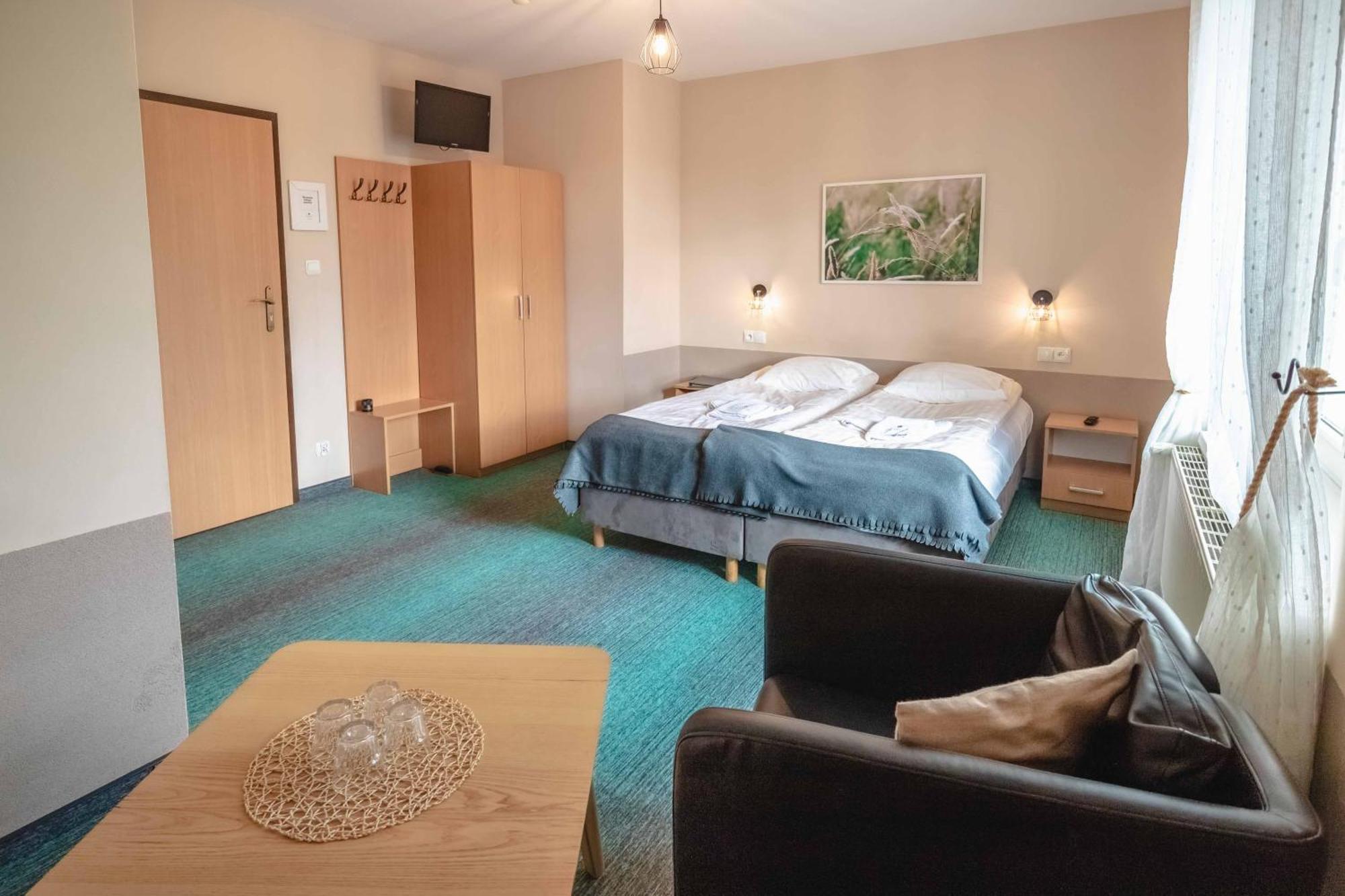 דוז'ניקי ז'דרוז' Granada Pensjonat & Spa מראה חיצוני תמונה