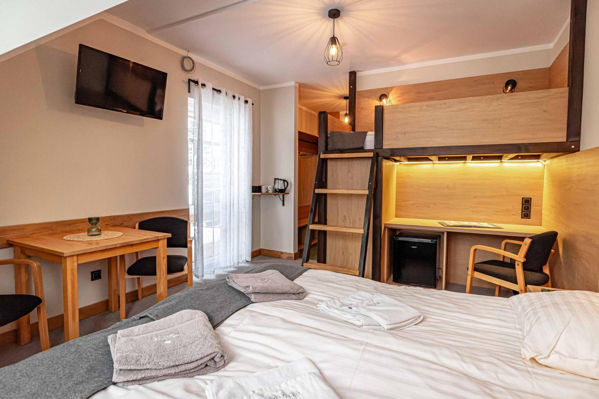 דוז'ניקי ז'דרוז' Granada Pensjonat & Spa מראה חיצוני תמונה