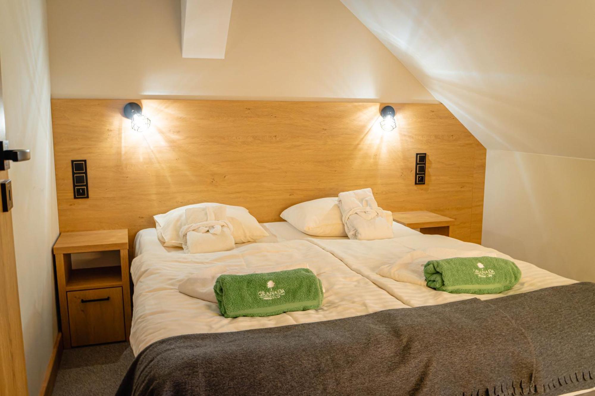 דוז'ניקי ז'דרוז' Granada Pensjonat & Spa מראה חיצוני תמונה